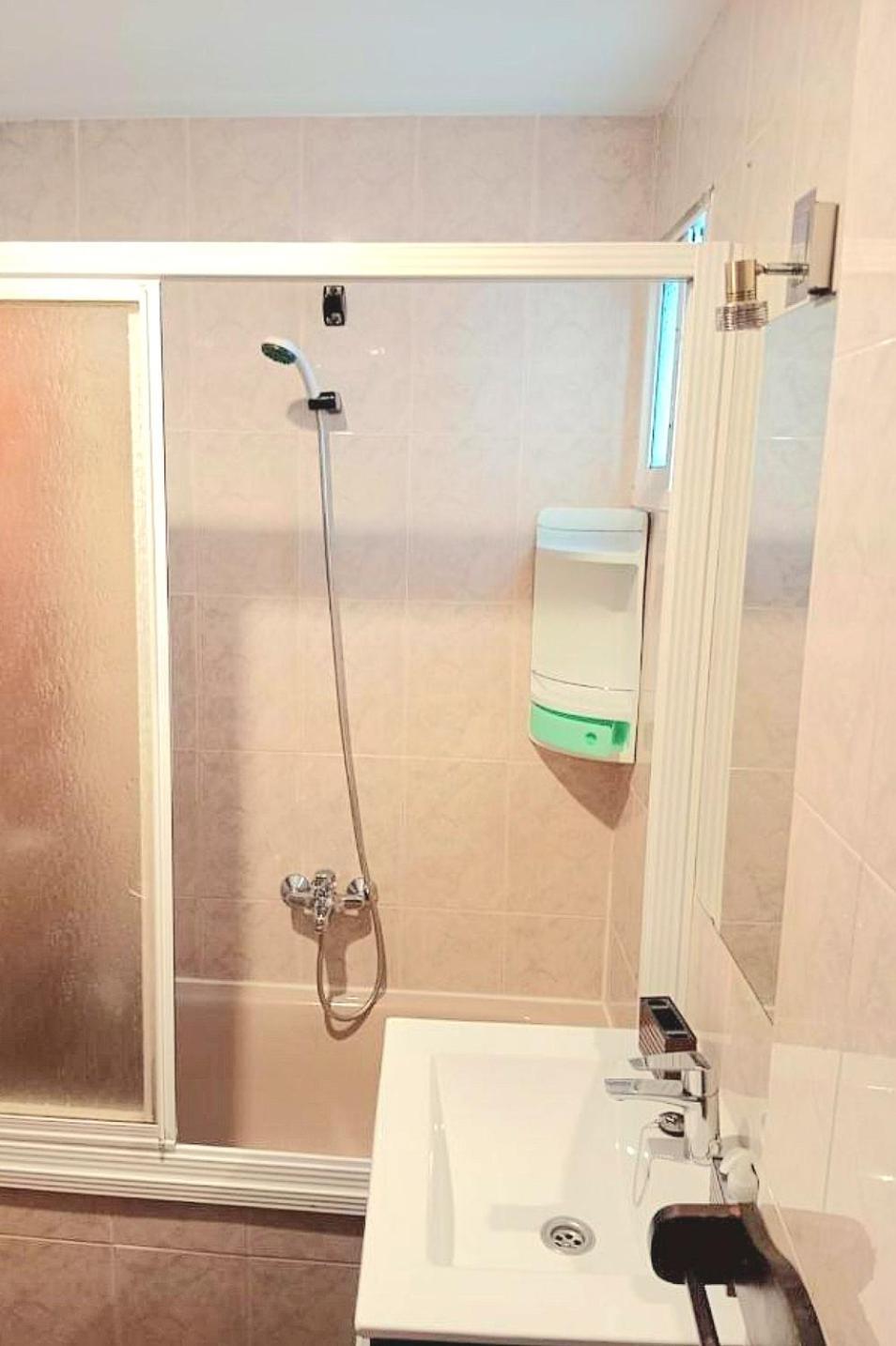 Apartamento Garcia Requena เฮน ภายนอก รูปภาพ
